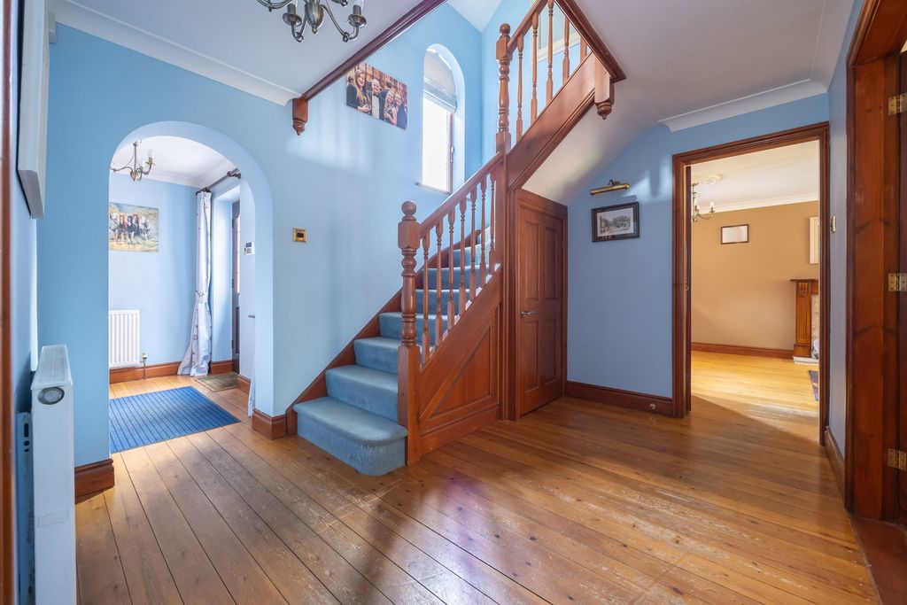 Property photo 2 of 23