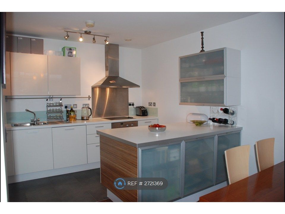 Property photo 3 of 9 Kitchen 1