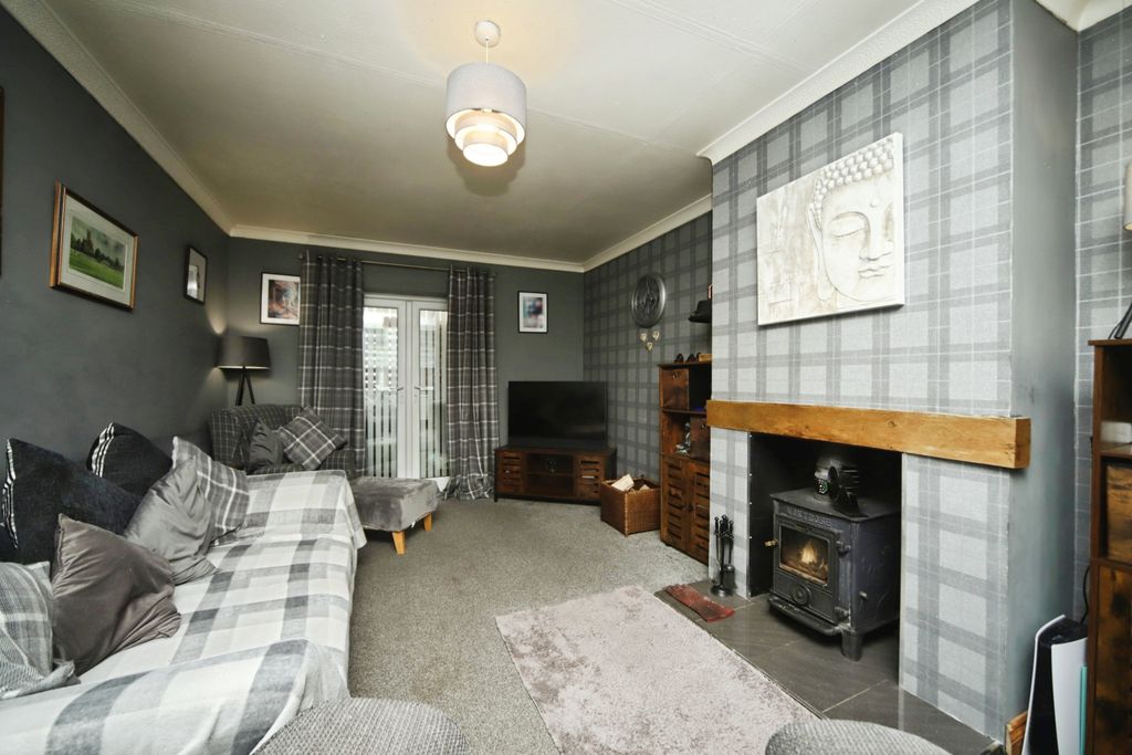 Property photo 2 of 20 Lounge