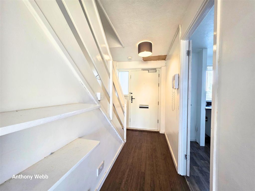 Property photo 3 of 13 Hallway