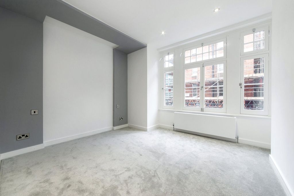 Property photo 3 of 10 Bedroom