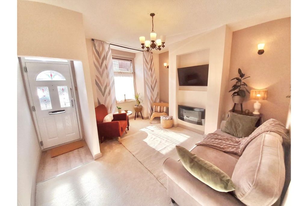 Property photo 2 of 17