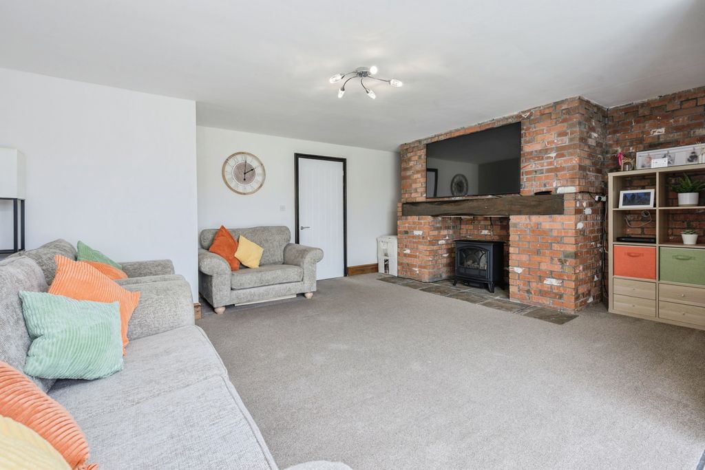 Property photo 2 of 21 Pbox-Img.Jpg