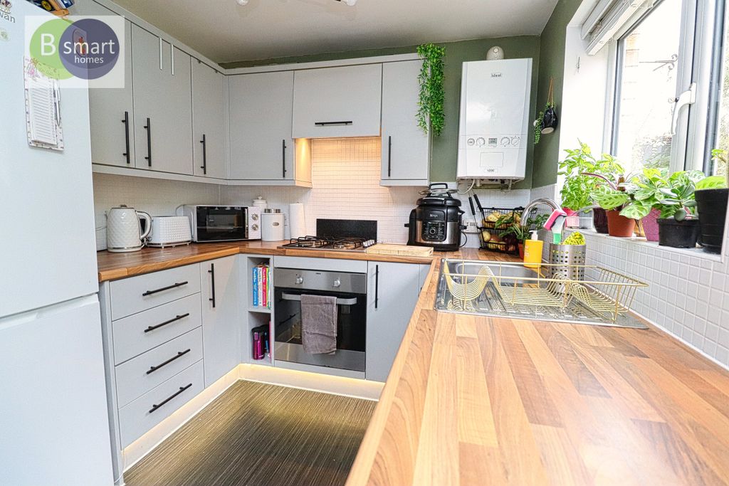Property photo 2 of 15 Img_0946