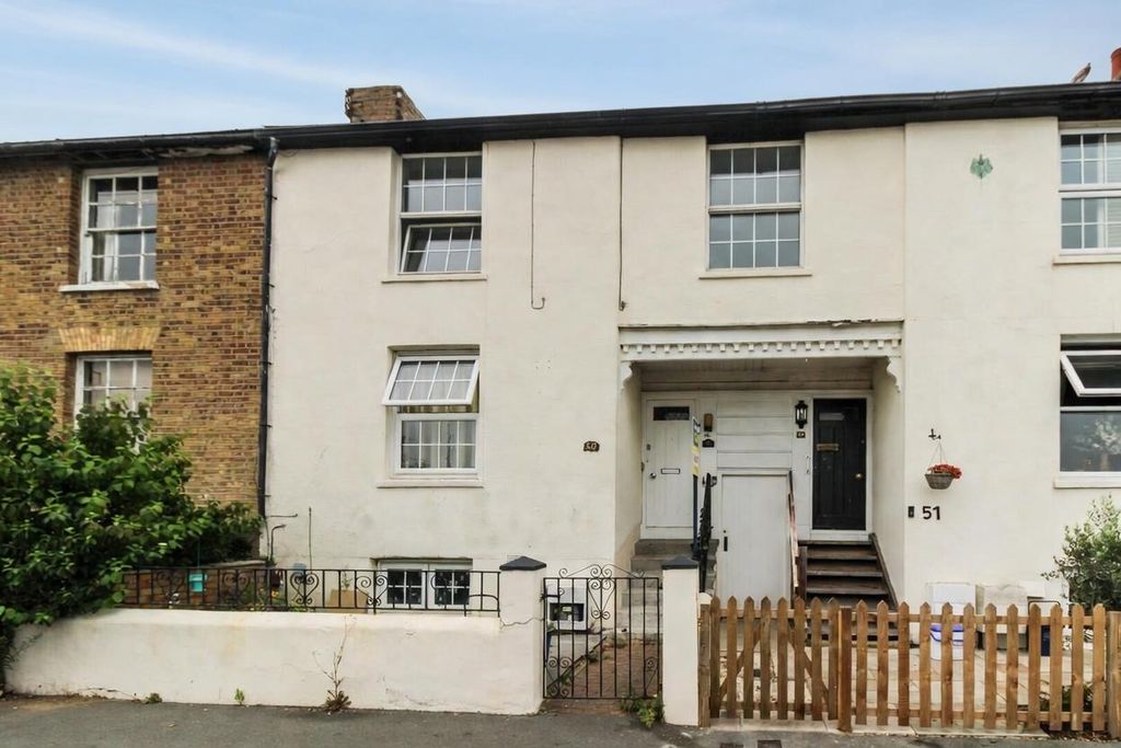 Property photo 1 of 9 Front