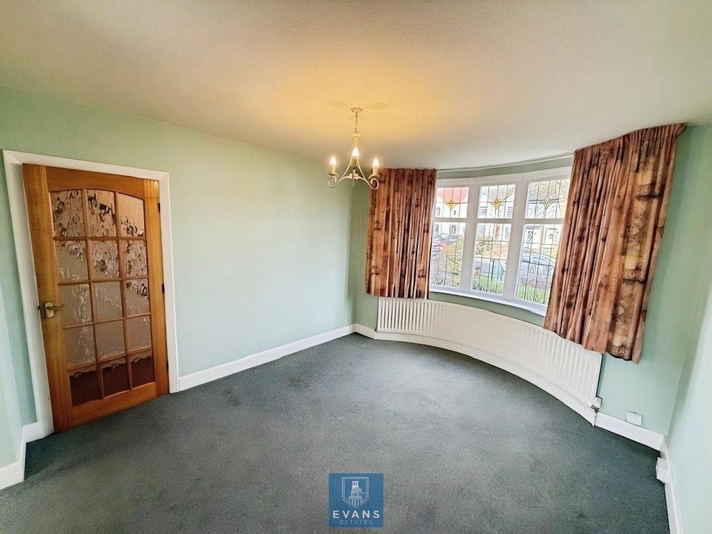 Property photo 3 of 14 Lounge