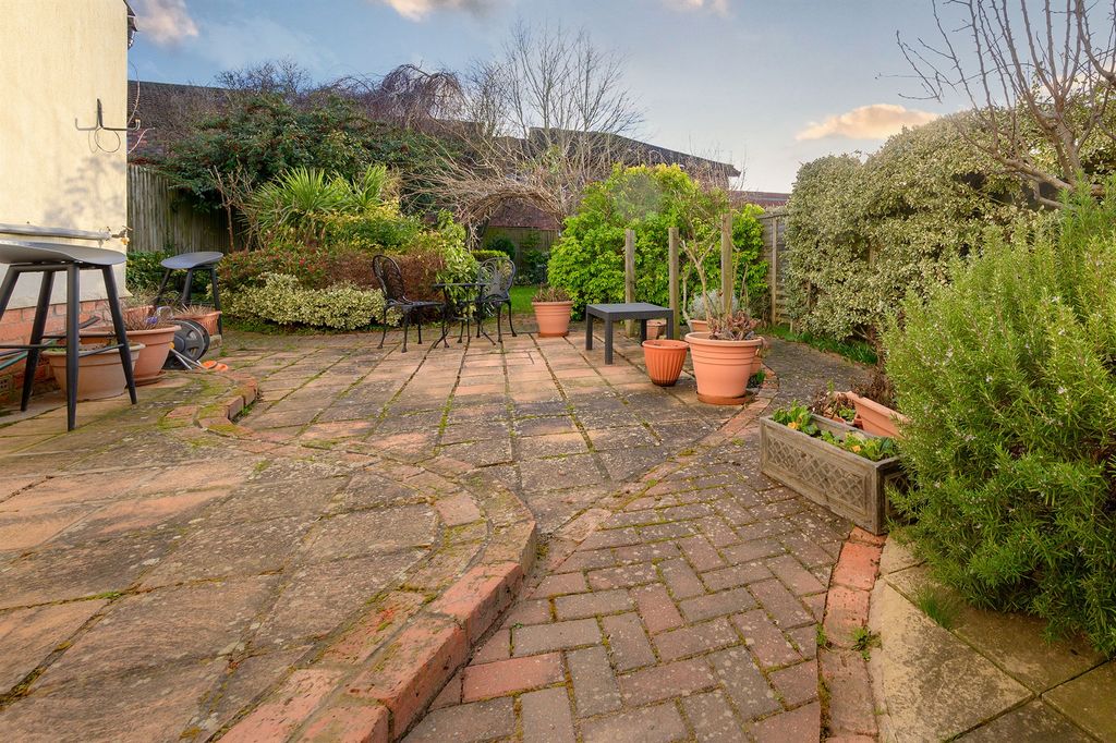 Property photo 2 of 10