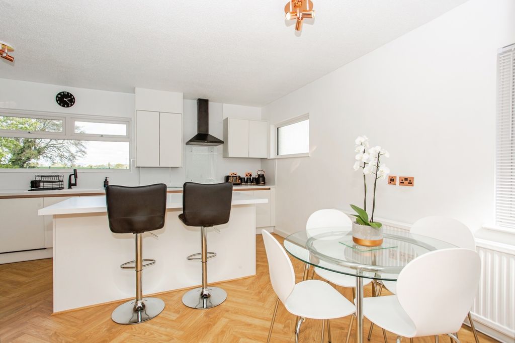 Property photo 3 of 19 Kitchen