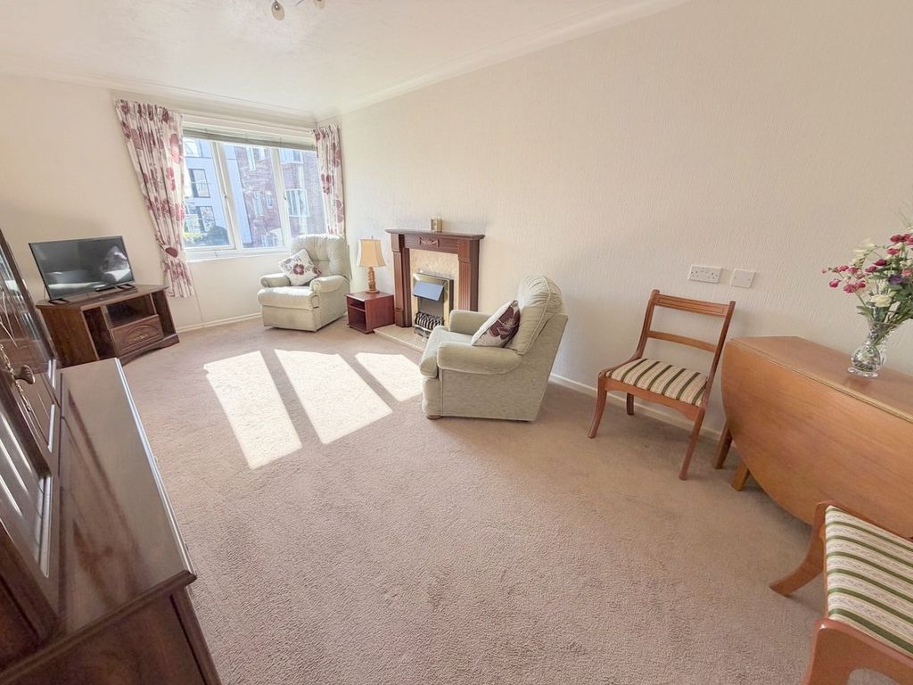 Property photo 2 of 20