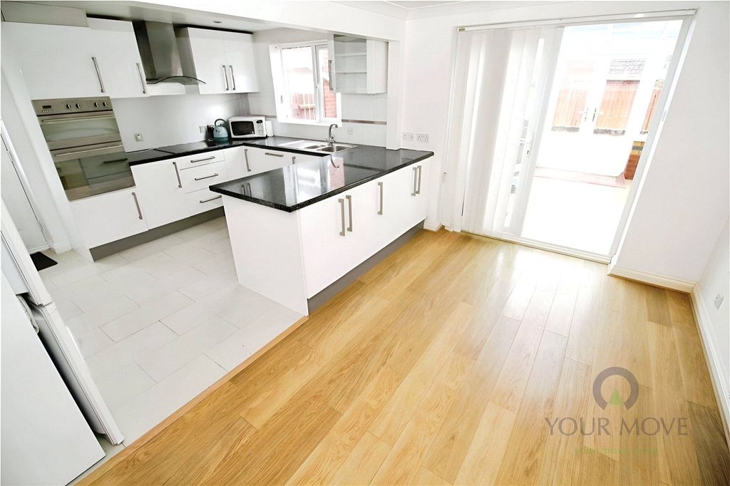 Property photo 3 of 14 Kitchen/Dining Room