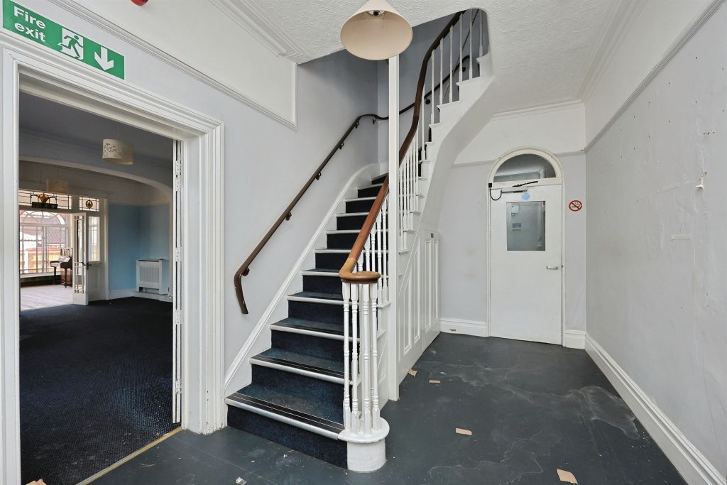 Property photo 2 of 31