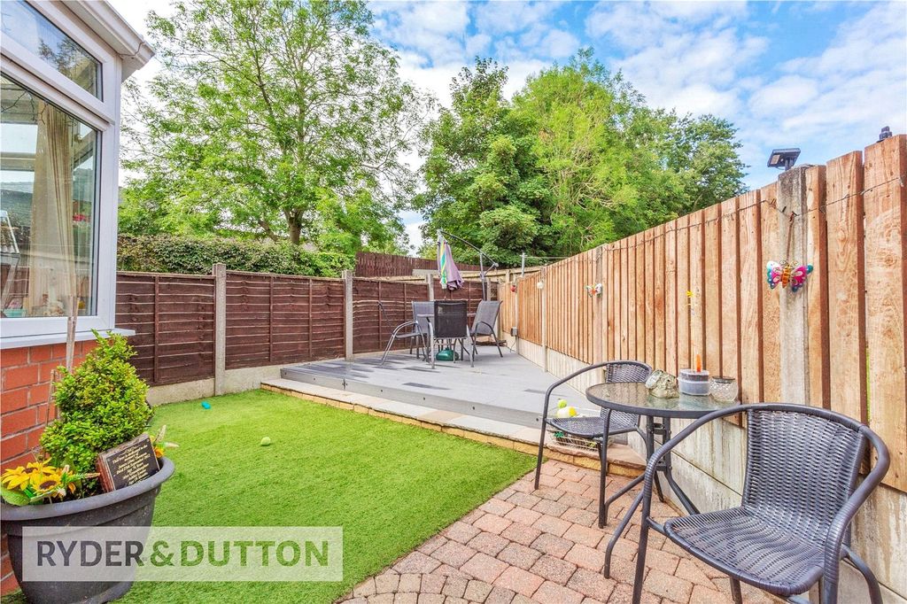 Property photo 3 of 17 Attractive Gardens