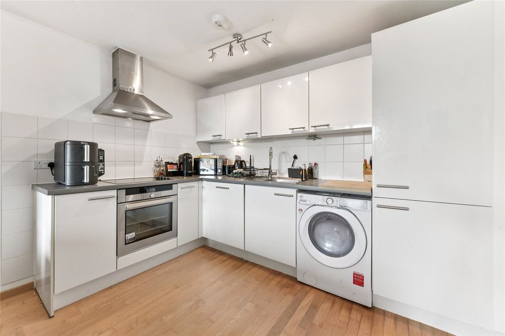 Property photo 2 of 10 Kitchen
