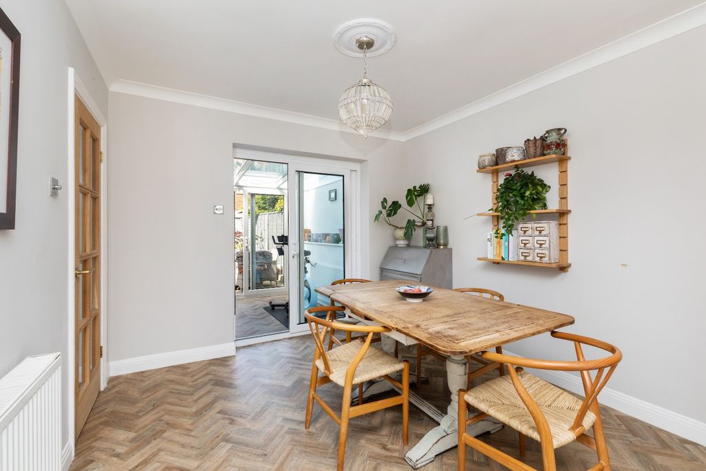 Property photo 3 of 13 5246285