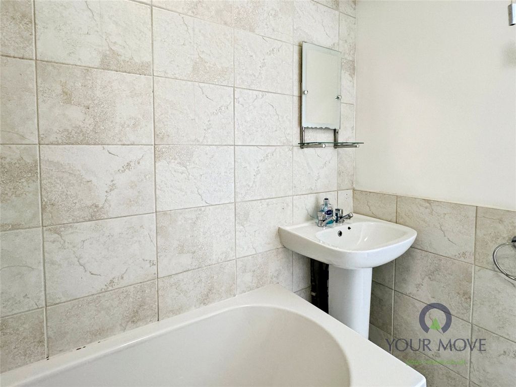 Property photo 3 of 10 Bathroom