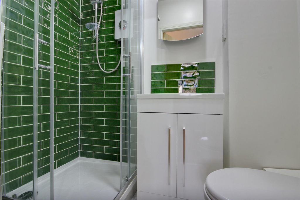 2 bed flat for saleTrinity Lane, Beverley HU17 photo 3