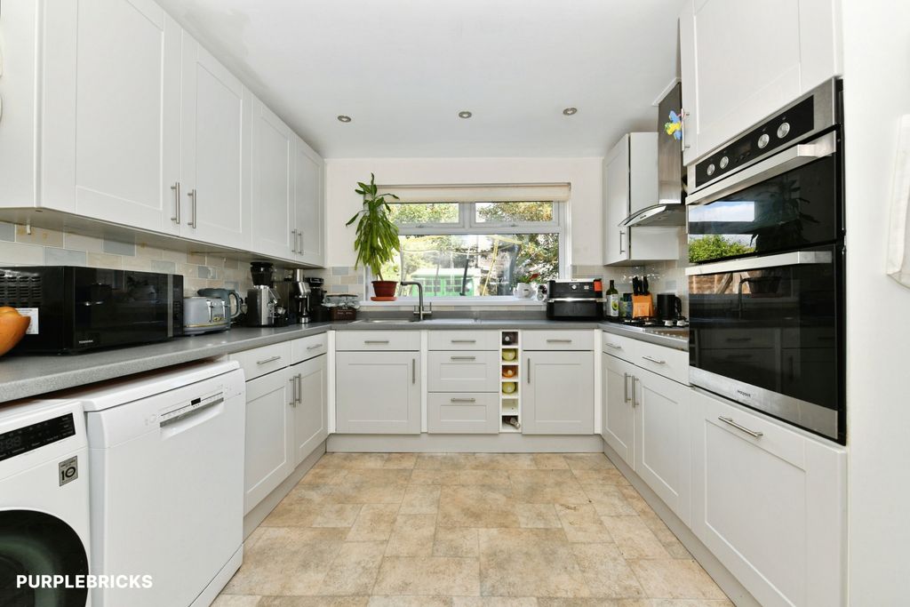 Property photo 2 of 25
