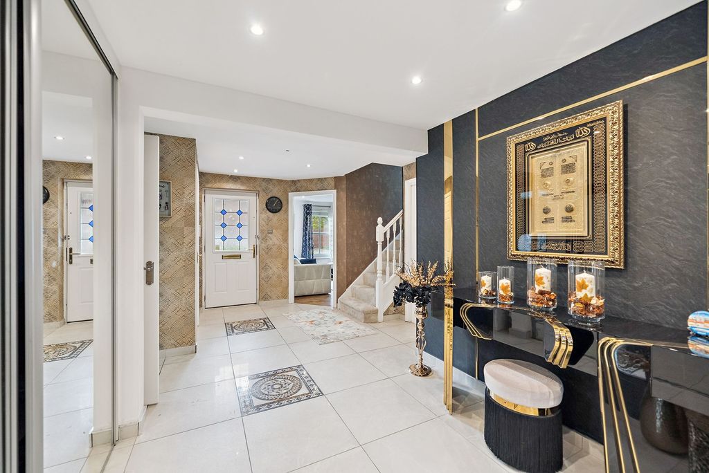 Property photo 3 of 35