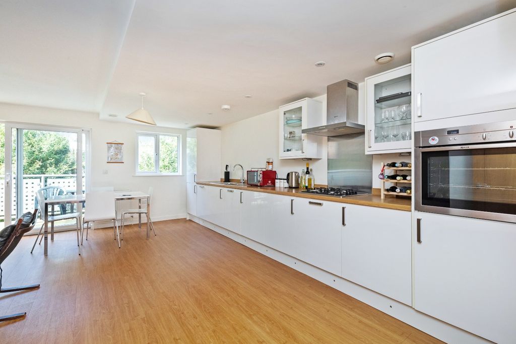 Property photo 3 of 11 4350523