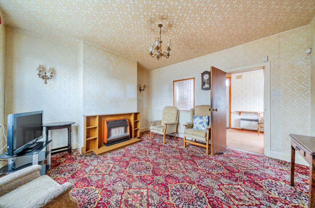 Property photo 3 of 16 Spacious Living Room