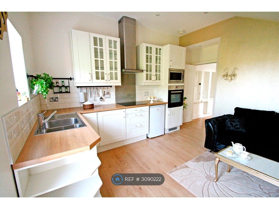 Property photo 3 of 5 Kitchen / Living