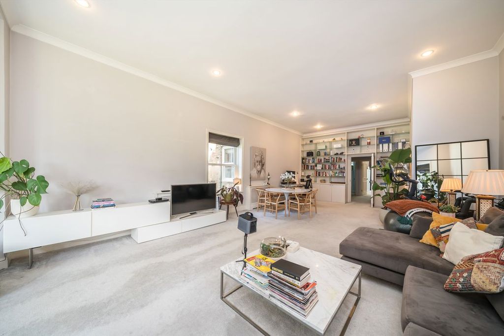 Property photo 2 of 9