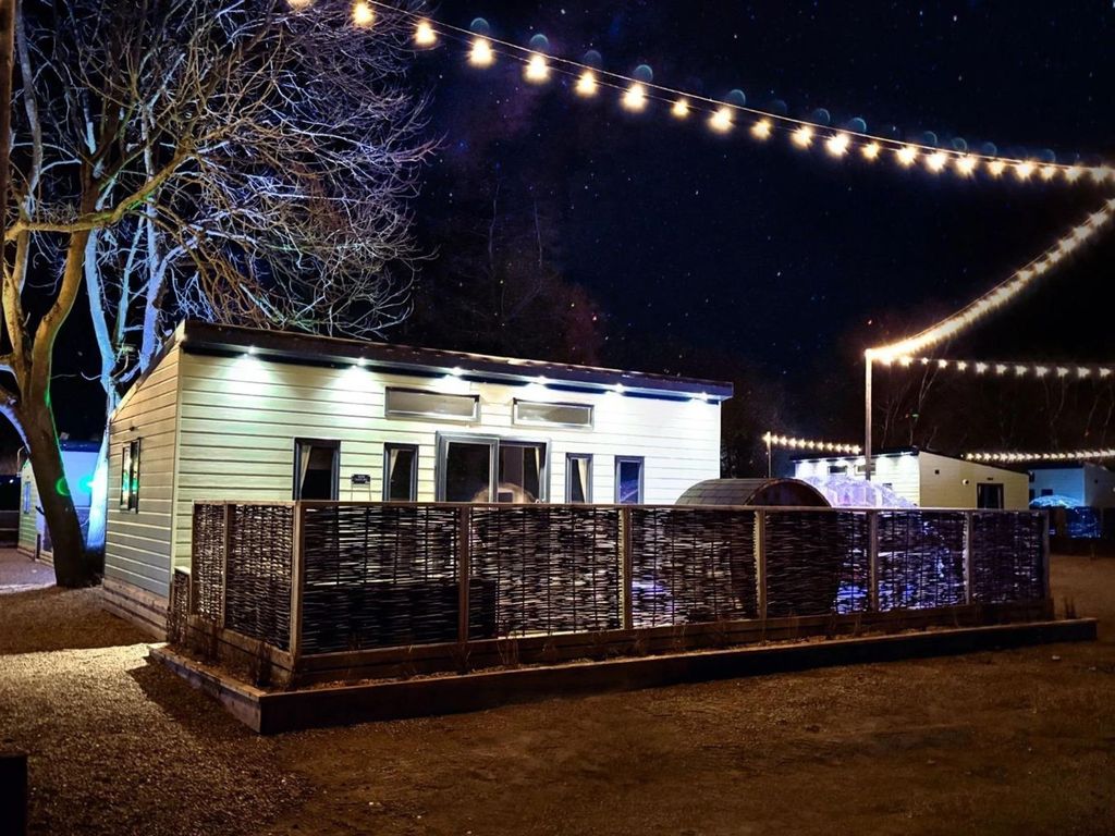 Property photo 1 of 17 Lux Oasis - Agent 12.Jpg