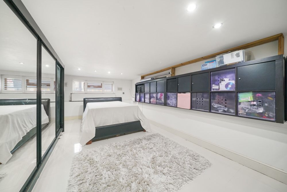 Property photo 1 of 36