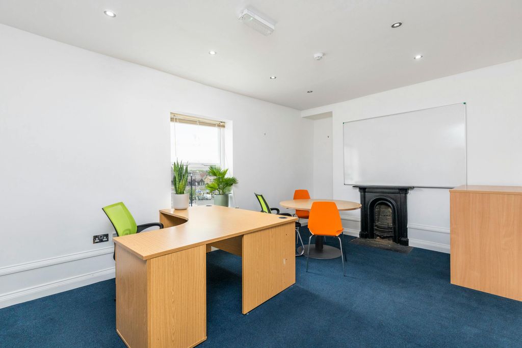 Property photo 2 of 7 13A Brook Street_02.Jpg