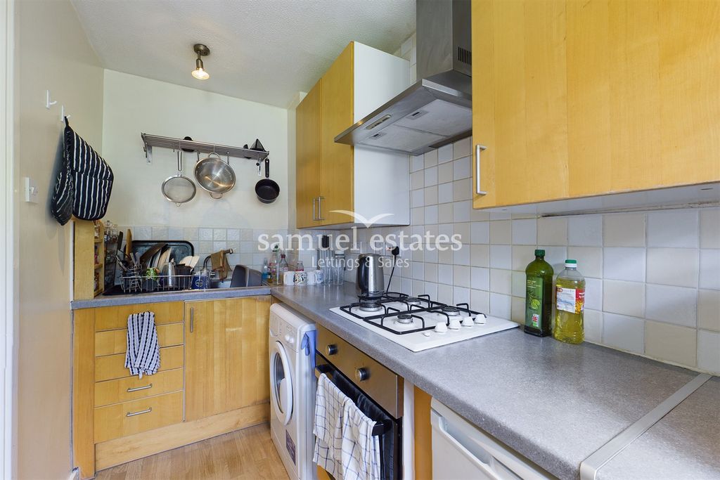 Property photo 3 of 11 Kitchen