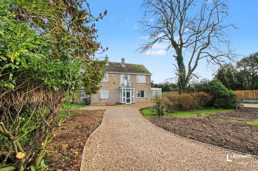 Property photo 2 of 17 Driveway