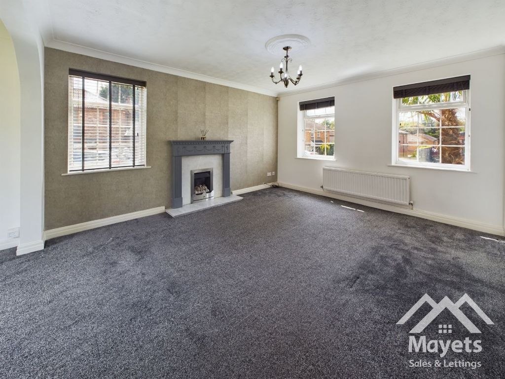 Property photo 2 of 23