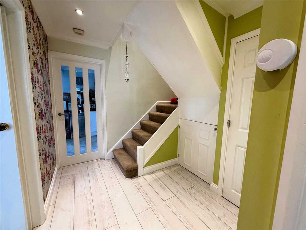 Property photo 3 of 24 Entrance Hall