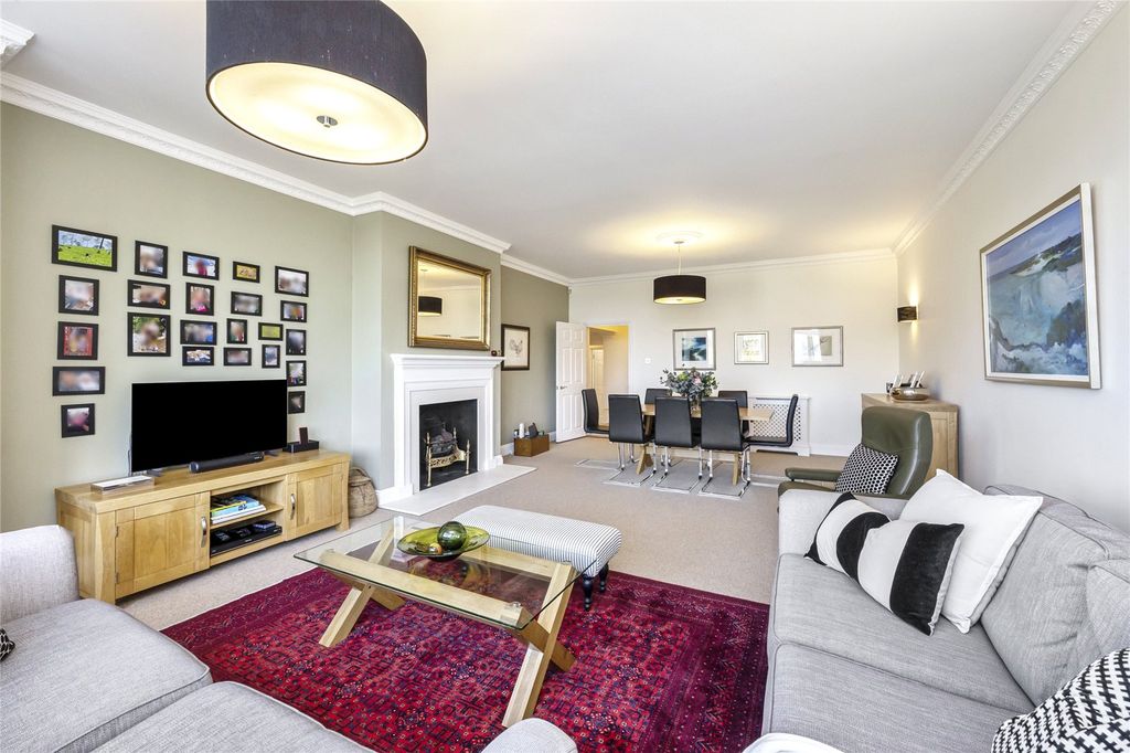 Property photo 3 of 25 Sitting Room