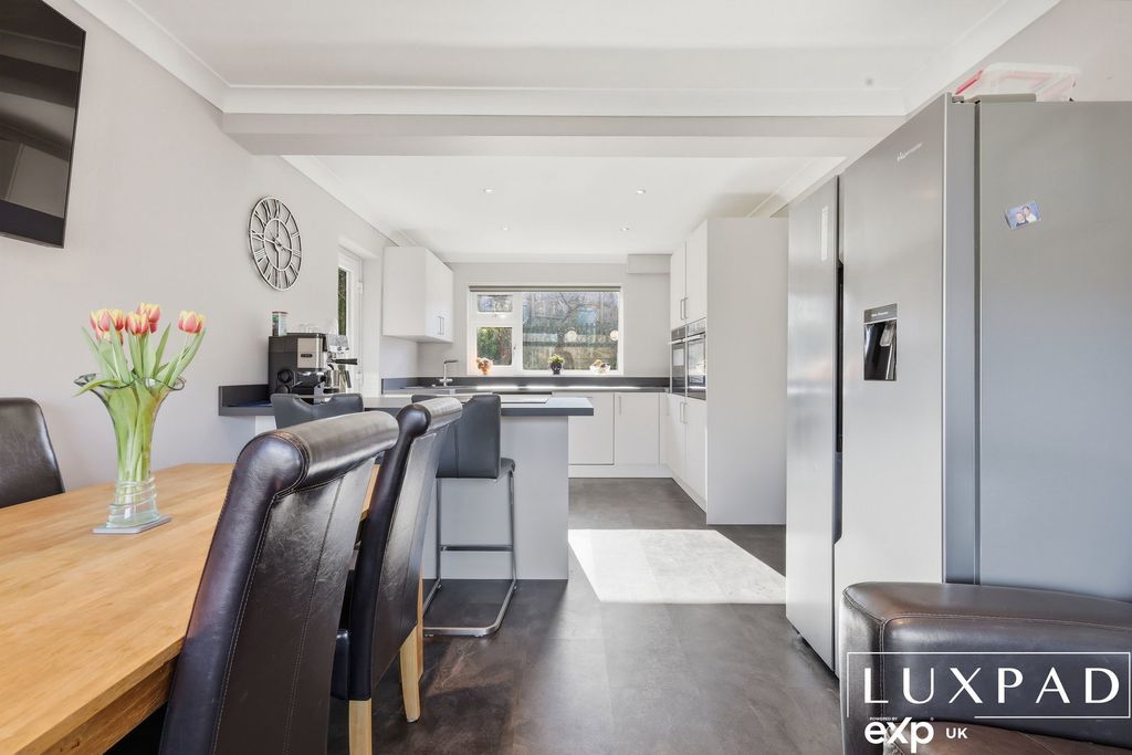 Property photo 2 of 21