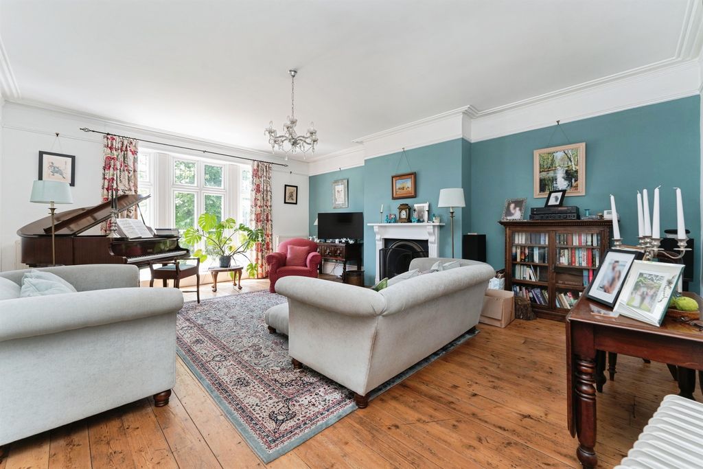 Property photo 2 of 30