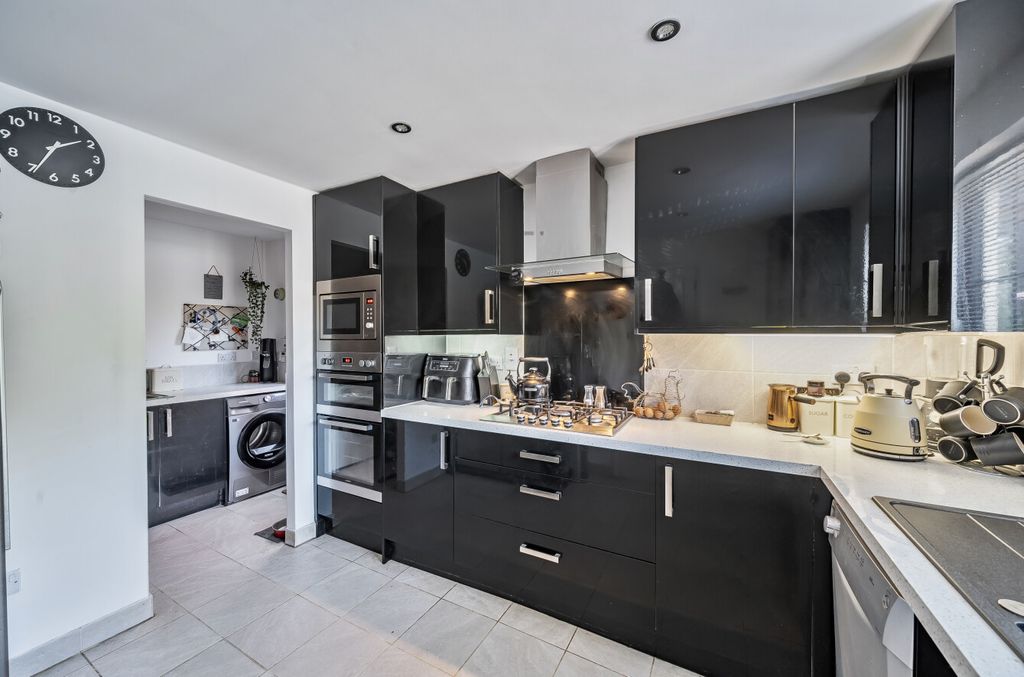 Property photo 3 of 20 1335786-9-6896344...