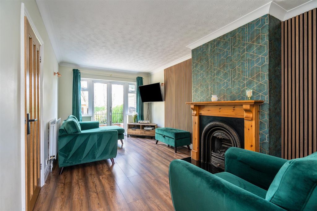 Property photo 2 of 14 38 Shalford Road_15.Jpg