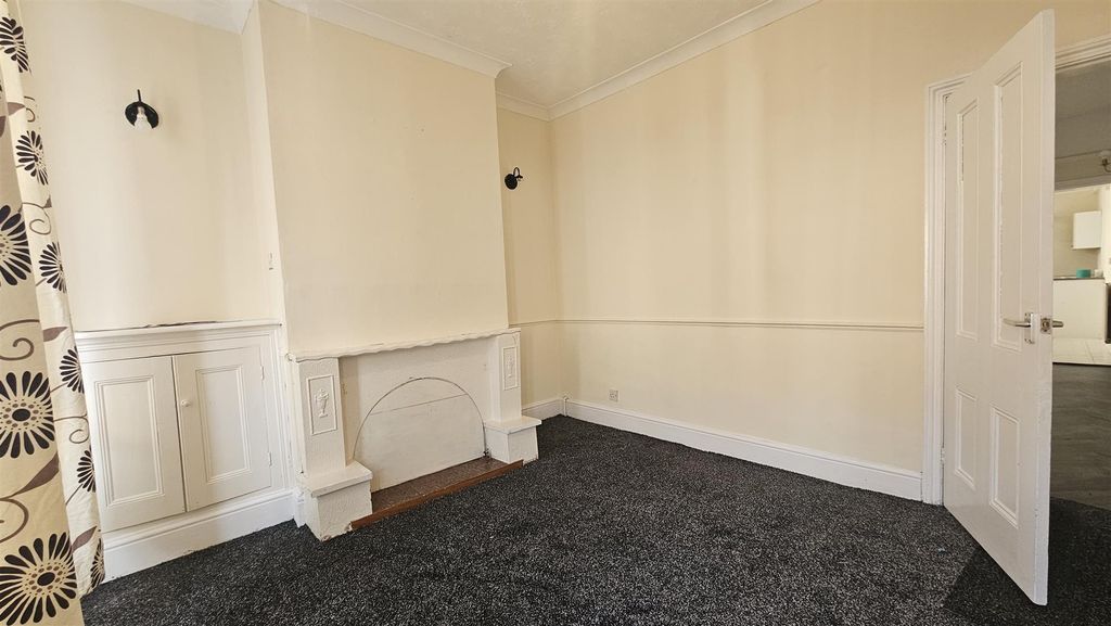 Property photo 2 of 9 Lounge 1