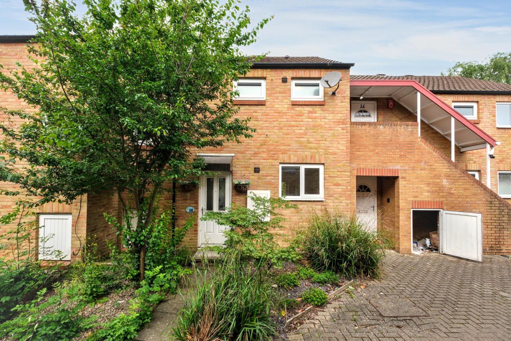 Property photo 1 of 15 10 Skerne Passage, Bedford, Bedfordshire, Mk41 7XX