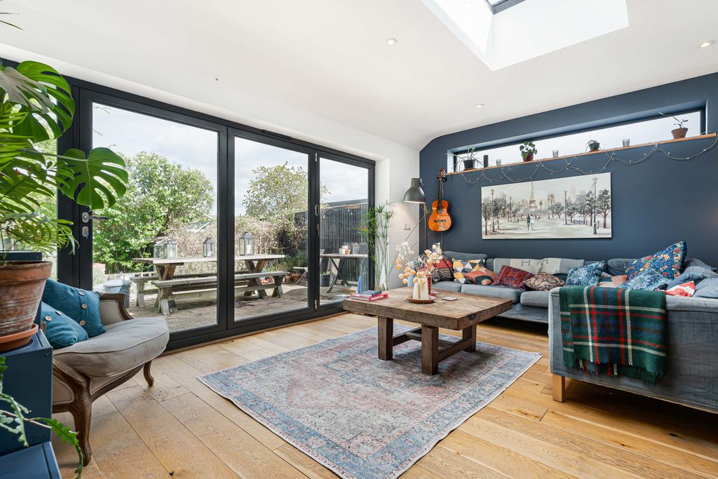 Property photo 2 of 34