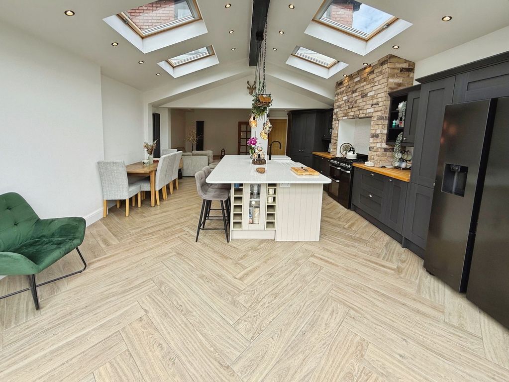 Property photo 3 of 33