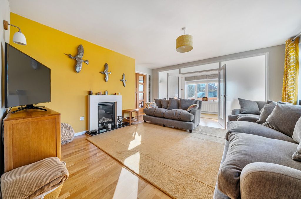 Property photo 2 of 23