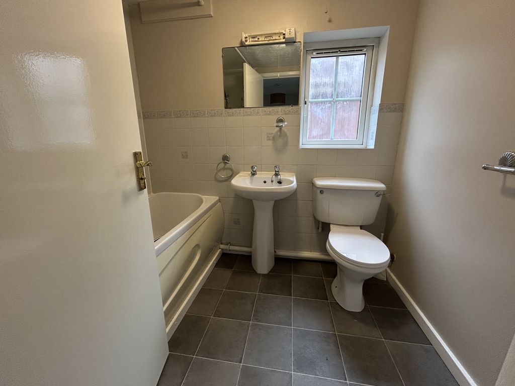 Property photo 3 of 14 Bathroom 2