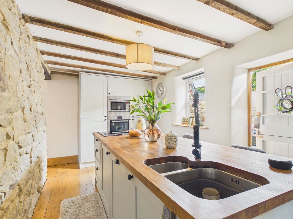 Property photo 2 of 12 Kitchen