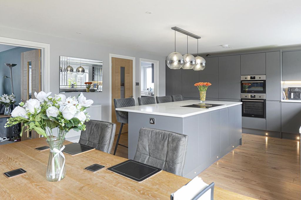 Property photo 2 of 18 37Alliance07.Jpg