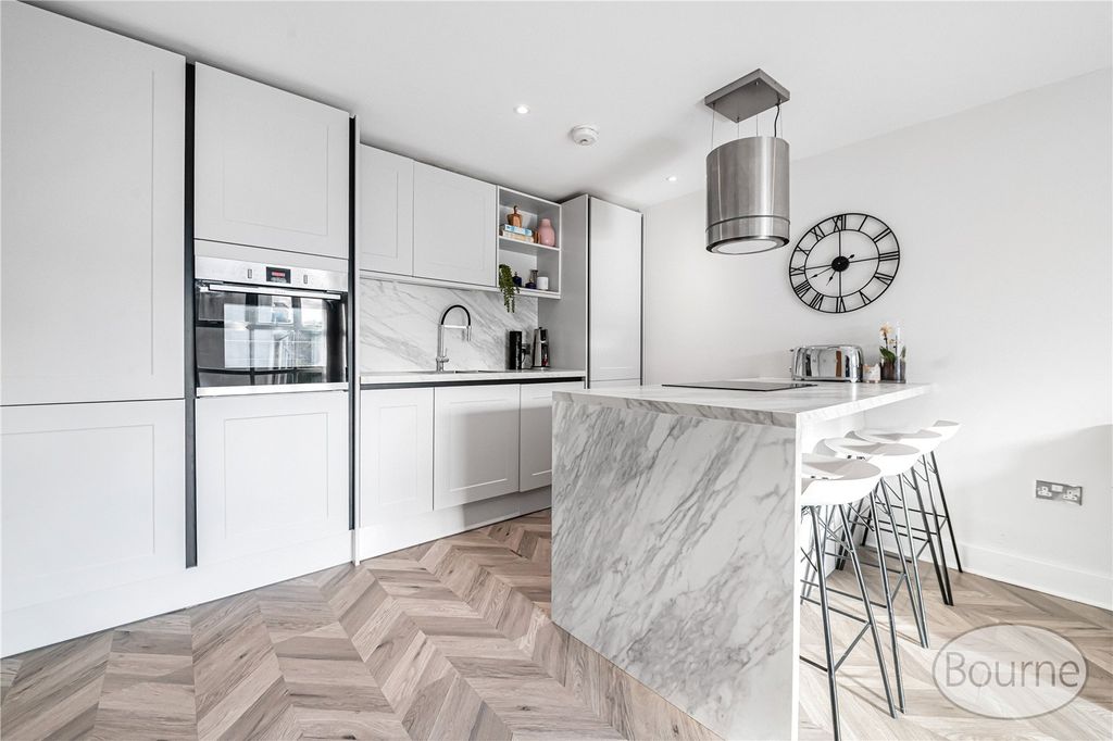 Property photo 3 of 17 Picture 3