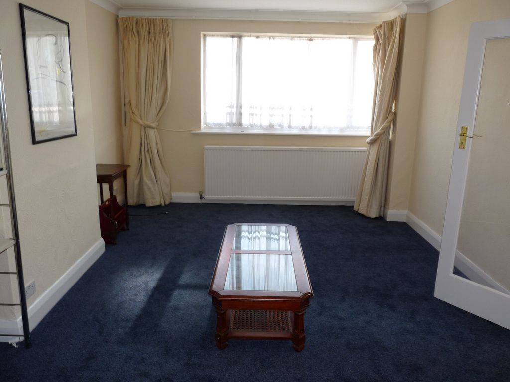 Property photo 3 of 7 Lounge