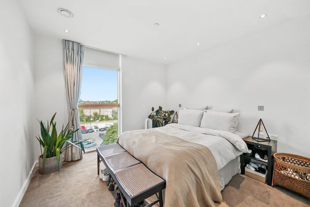 Property photo 3 of 7 Bedroom