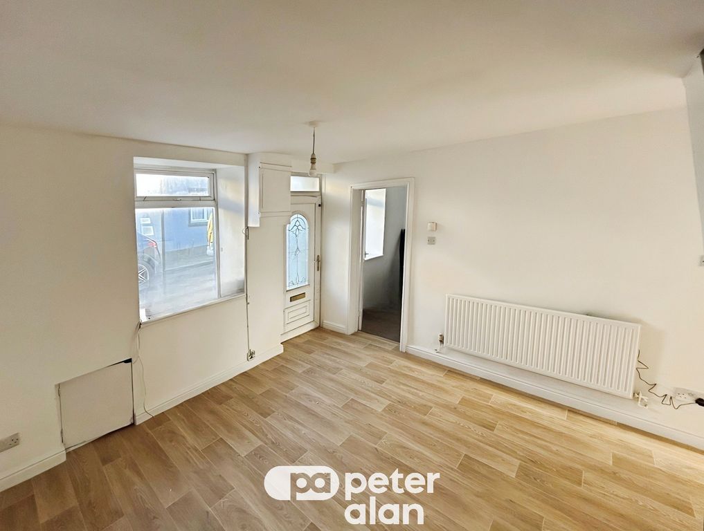 Property photo 3 of 15 Living Room